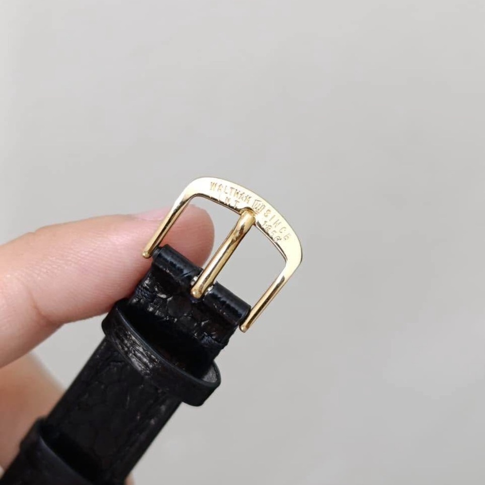 Vintage 1980s Waltham Quartz 42310.26.M10
30mm Men’s Watch, Gold-Toned - Picture 8 of 9